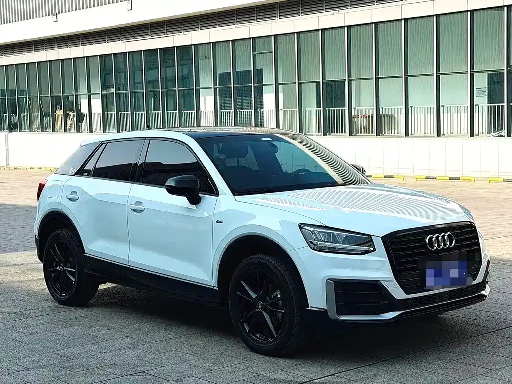 Audi Q2L — фото 10