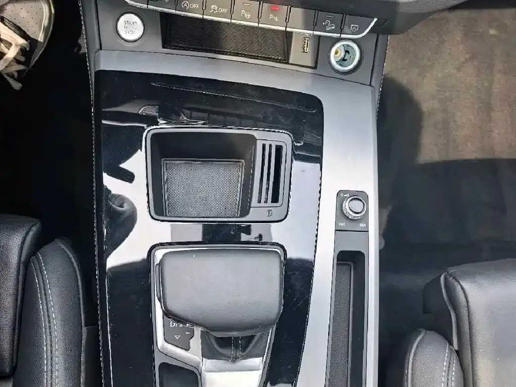 Audi Q5L Sportback — фото 10