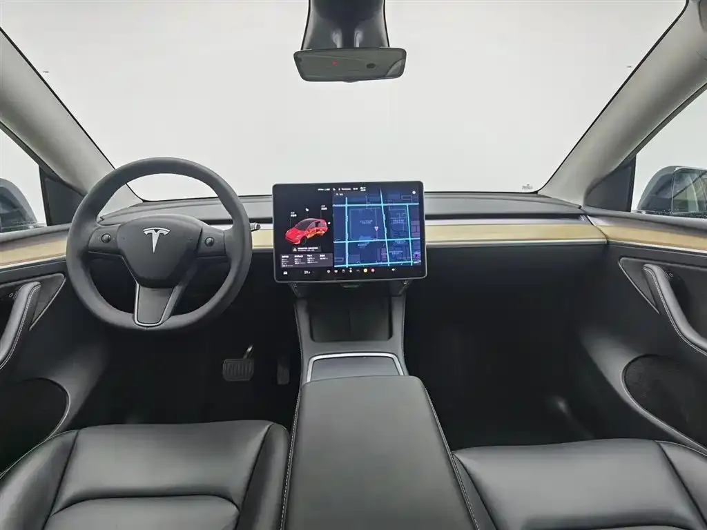 Tesla Model Y — фото 3