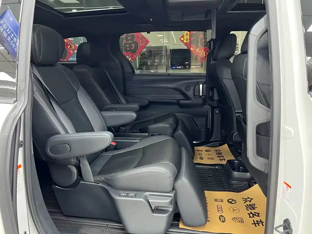 Toyota Granvia — фото 3