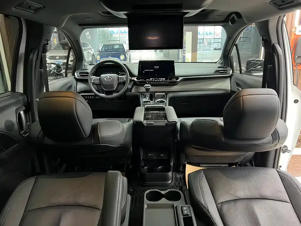 Toyota Granvia — фото 5