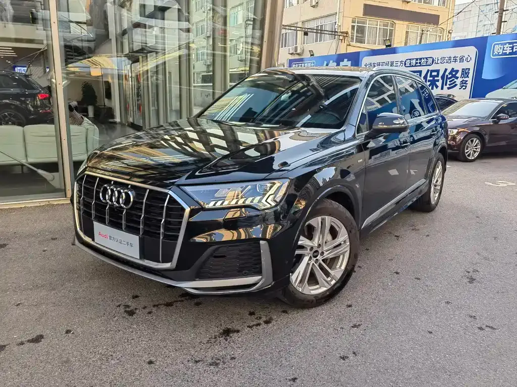 Audi Q7 — фото 1