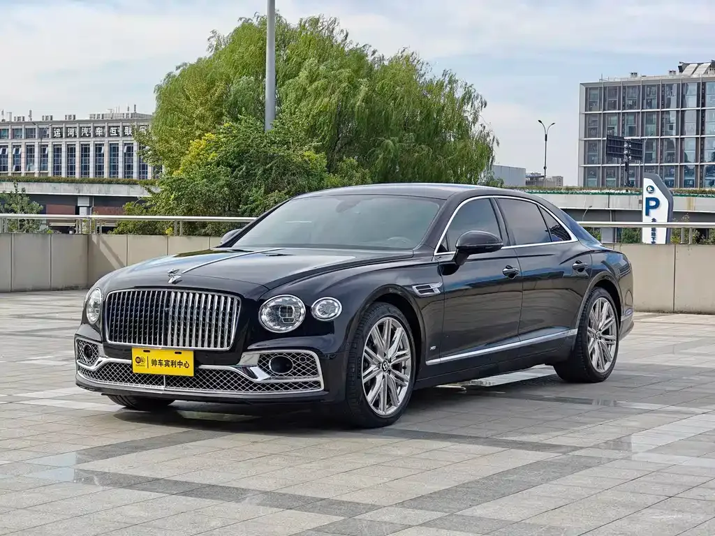Bentley Flying Spur — фото 1