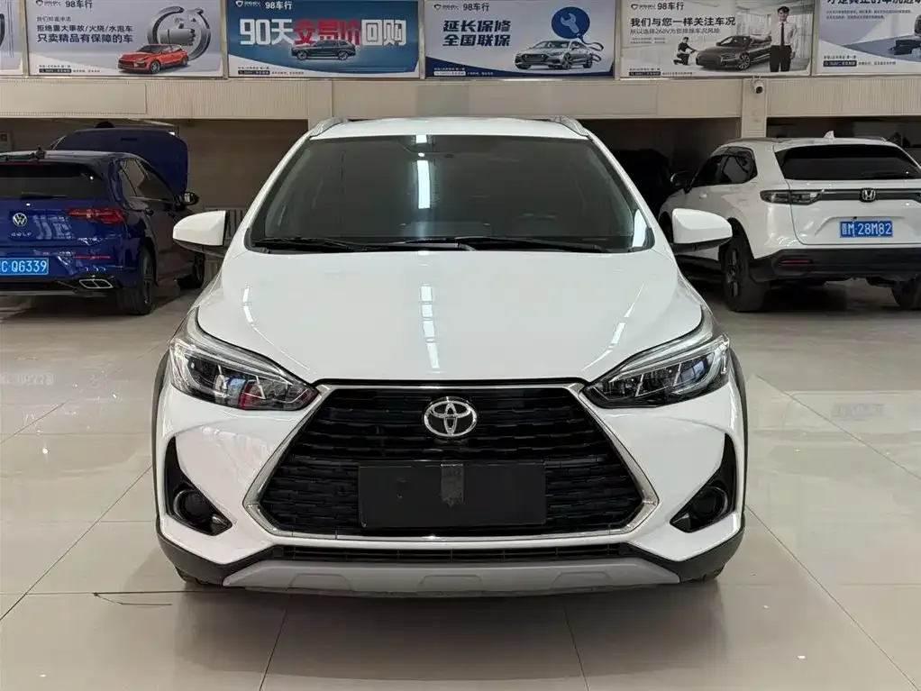 Toyota Yaris L — фото 10
