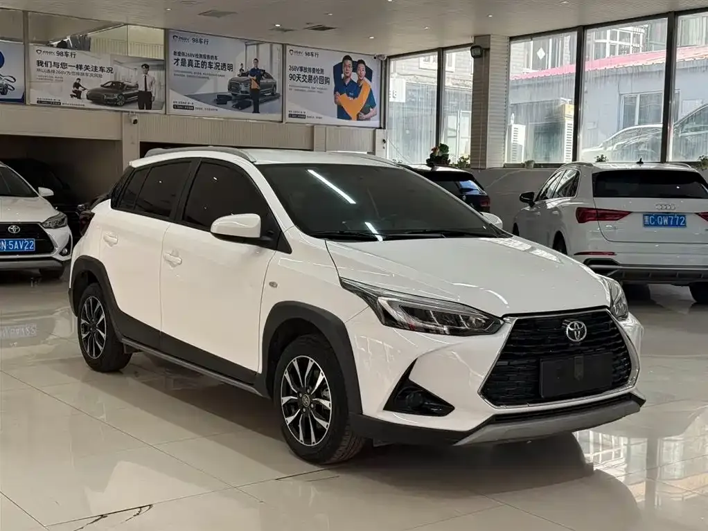 Toyota Yaris L — фото 2