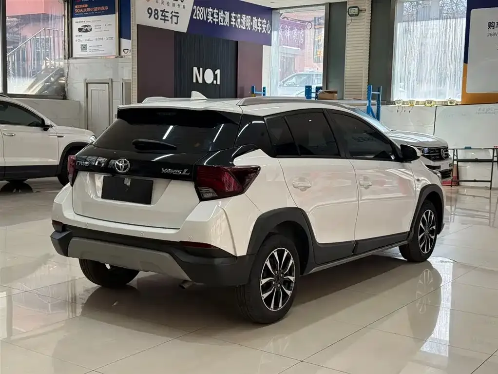 Toyota Yaris L — фото 3