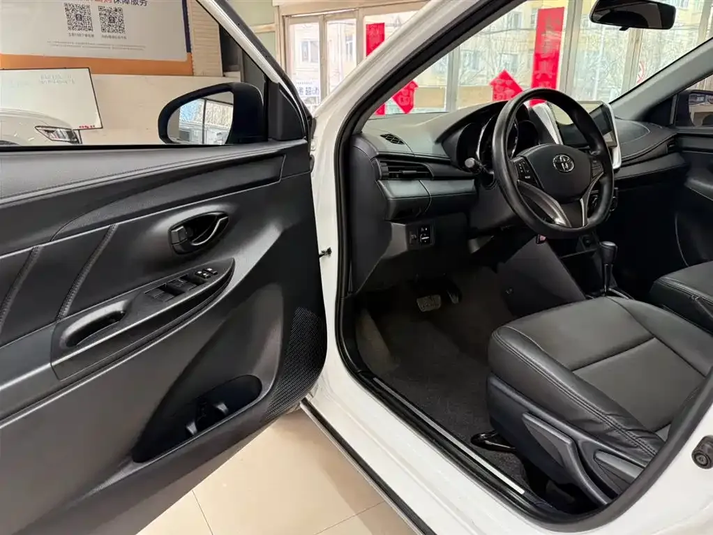 Toyota Yaris L — фото 6