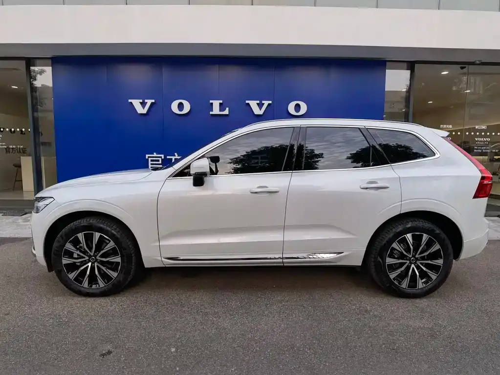 Volvo XC60 — фото 10