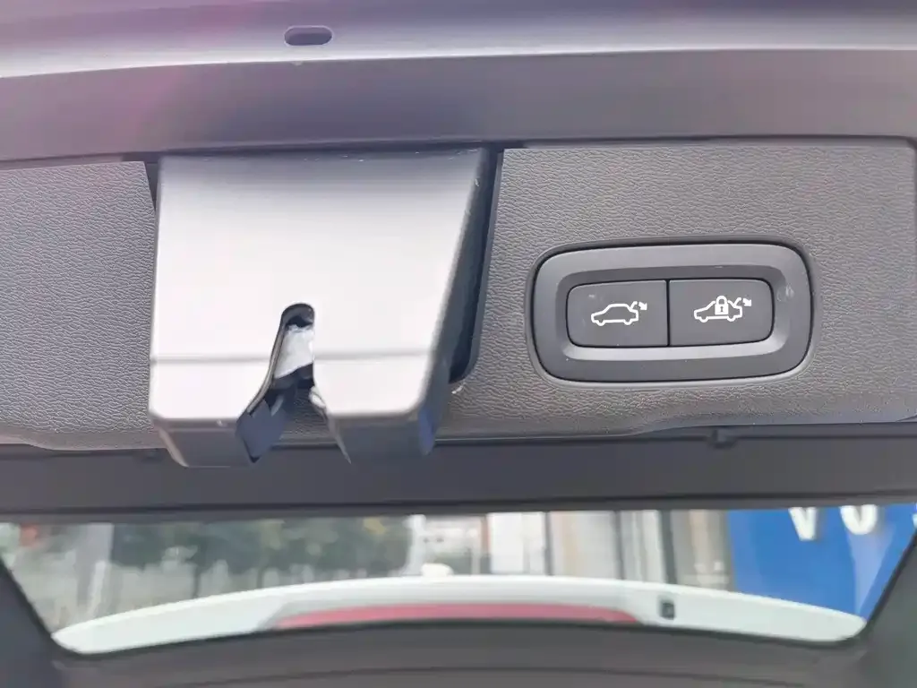 Volvo XC60 — фото 2