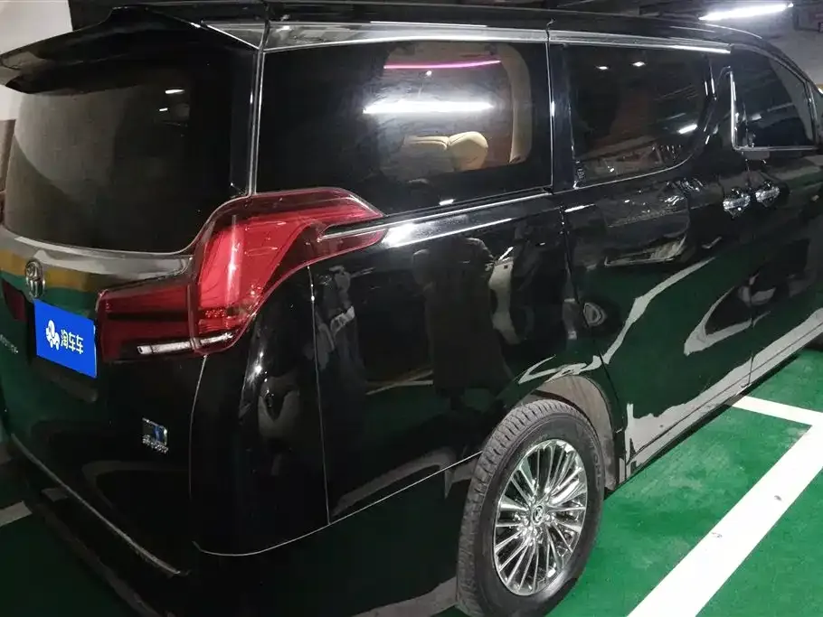 Toyota Alphard — фото 4