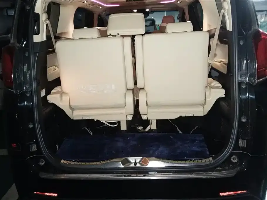Toyota Alphard — фото 2