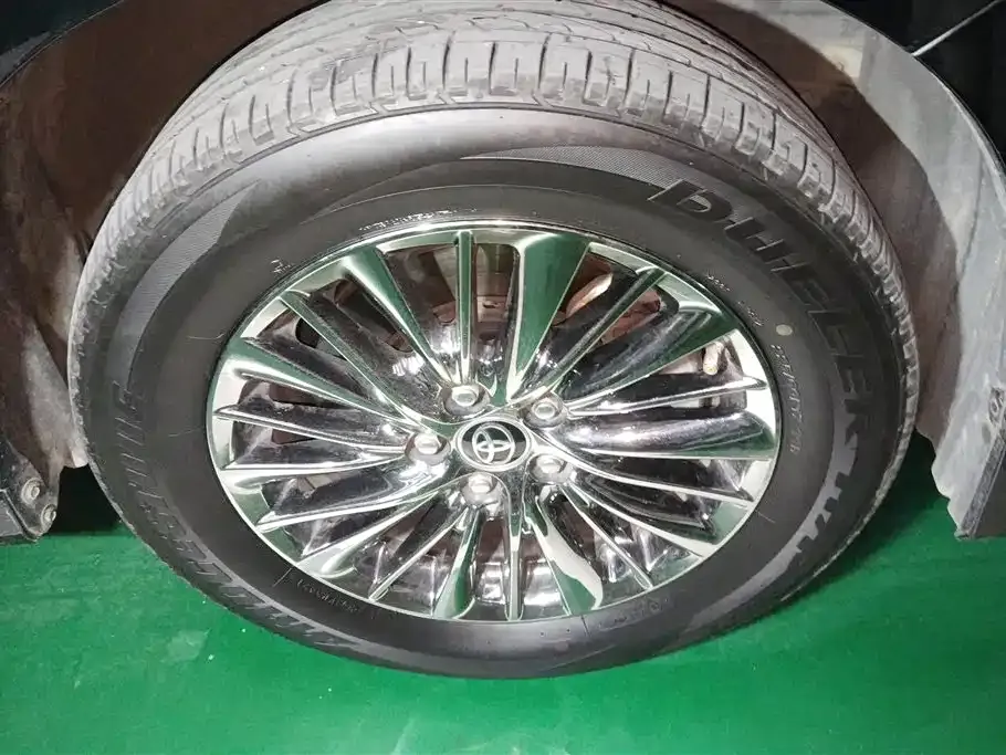Toyota Alphard — фото 9