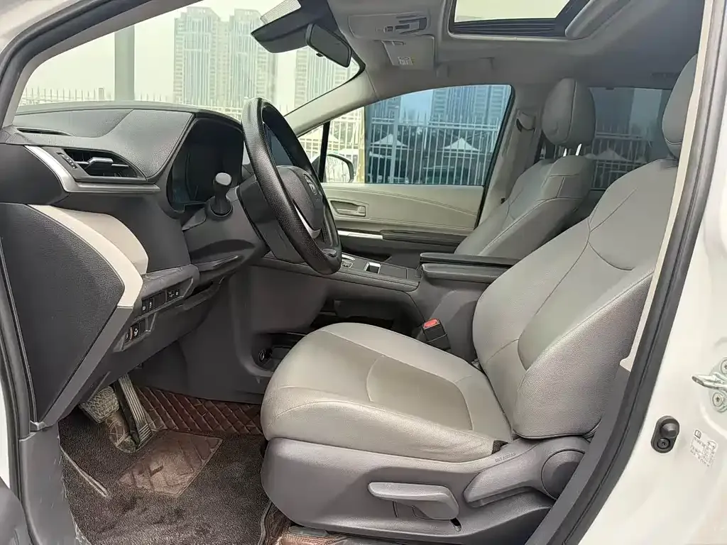 Toyota Granvia — фото 5