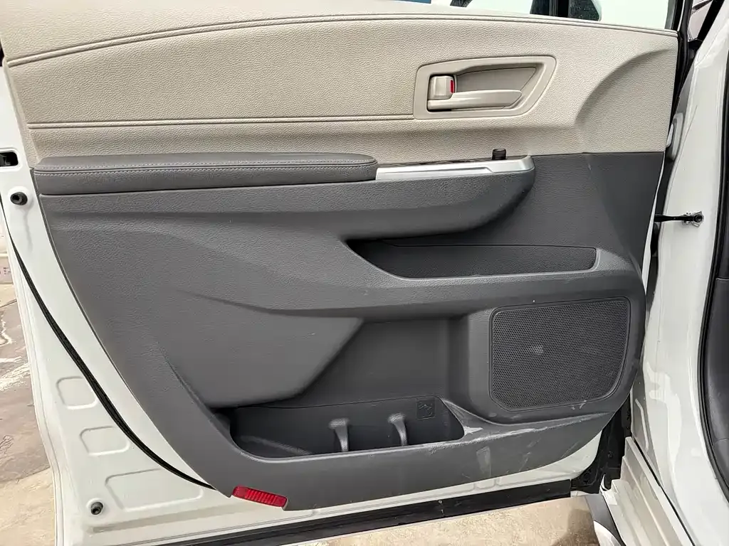 Toyota Granvia — фото 9