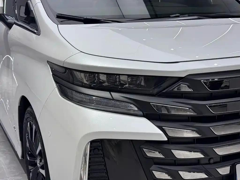 Toyota Vellfire — фото 8