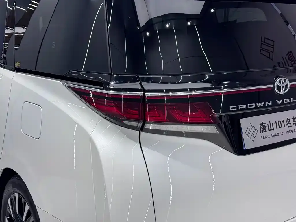 Toyota Vellfire — фото 2