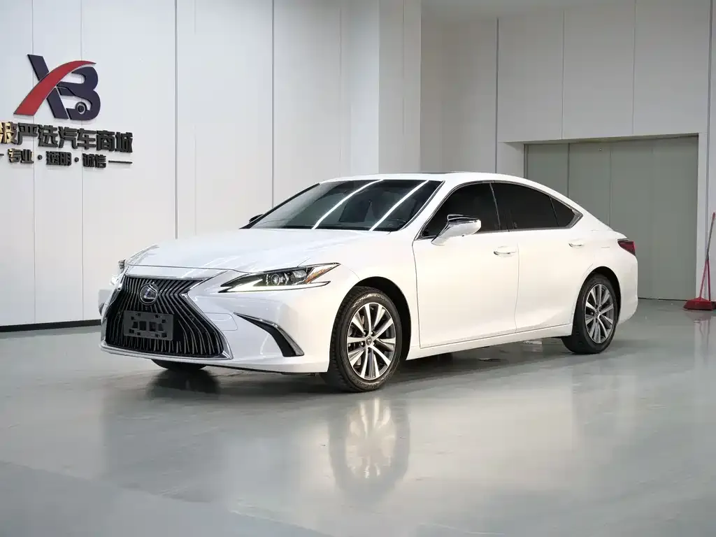 Lexus ES — фото 1