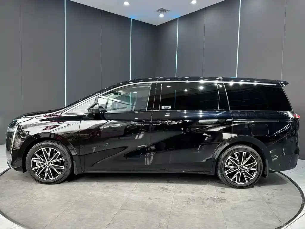 GAC Motor E8 Hybrid — фото 4