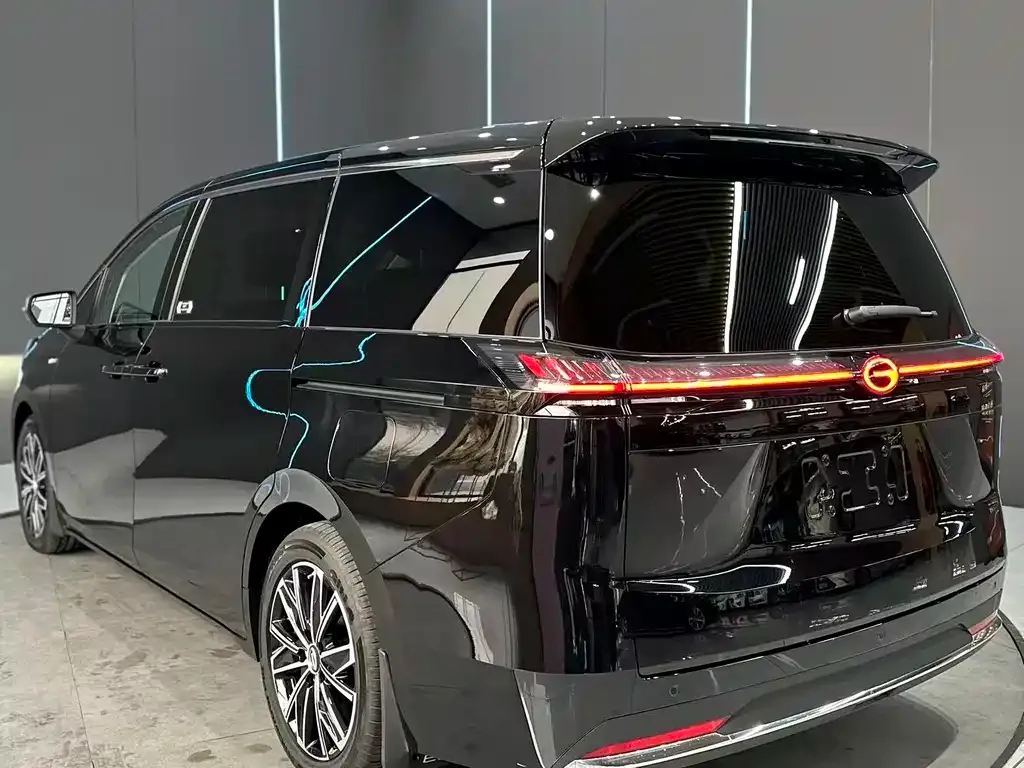 GAC Motor E8 Hybrid — фото 5