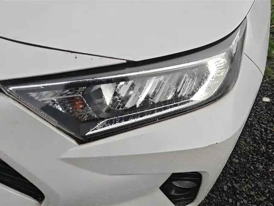 Toyota RAV4 — фото 6
