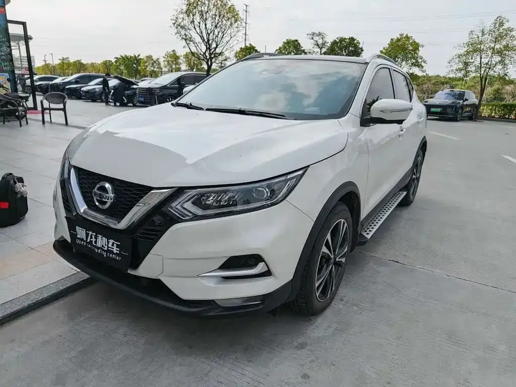 Nissan Qashqai — фото 1