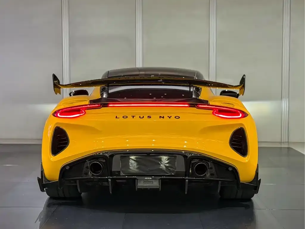 Lotus Emira — фото 8