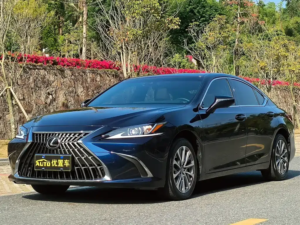 Lexus ES — фото 1