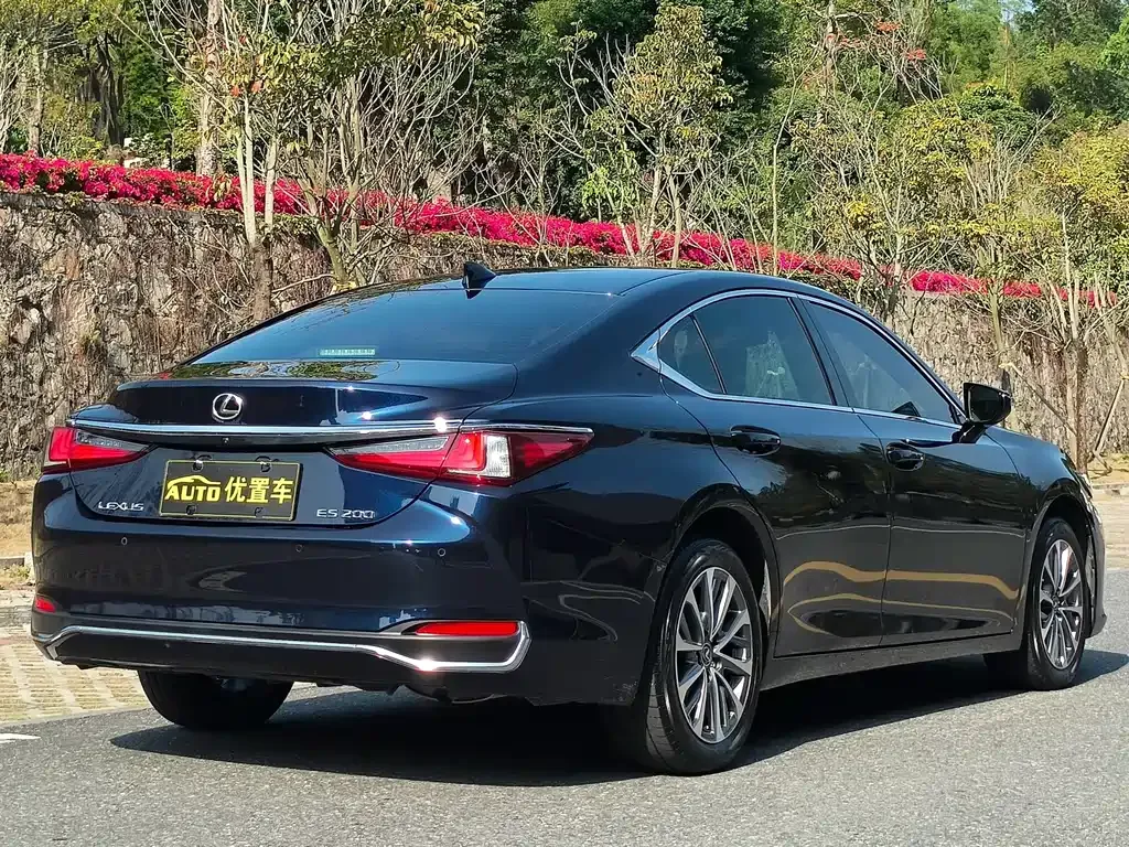 Lexus ES — фото 10