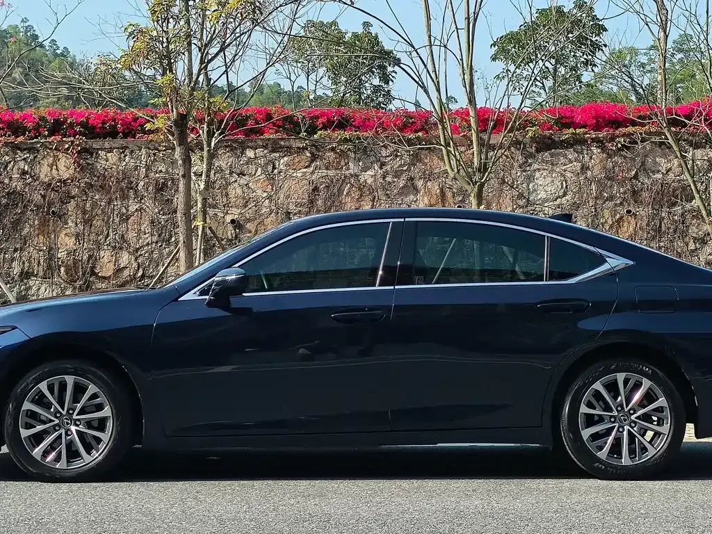 Lexus ES — фото 5