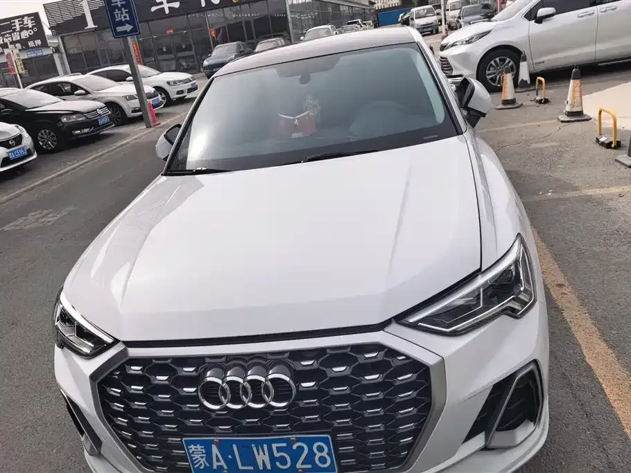 Audi Q3 — фото 10