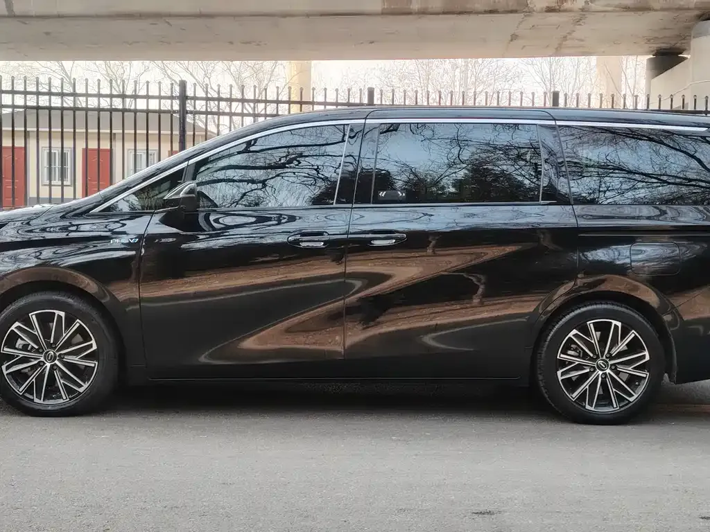 GAC Motor E8 Hybrid — фото 5