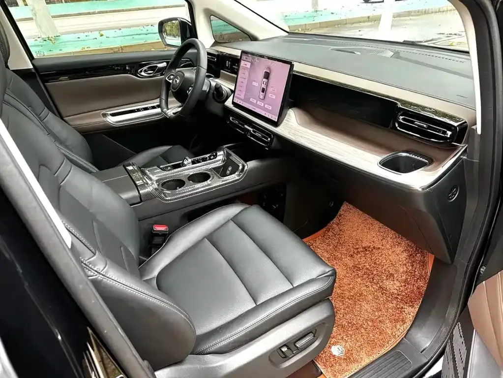 GAC Motor E8 Hybrid — фото 7