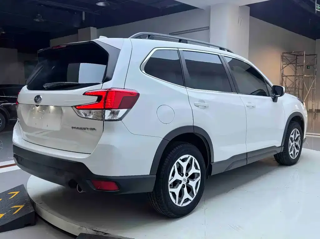 Subaru Forester — фото 4