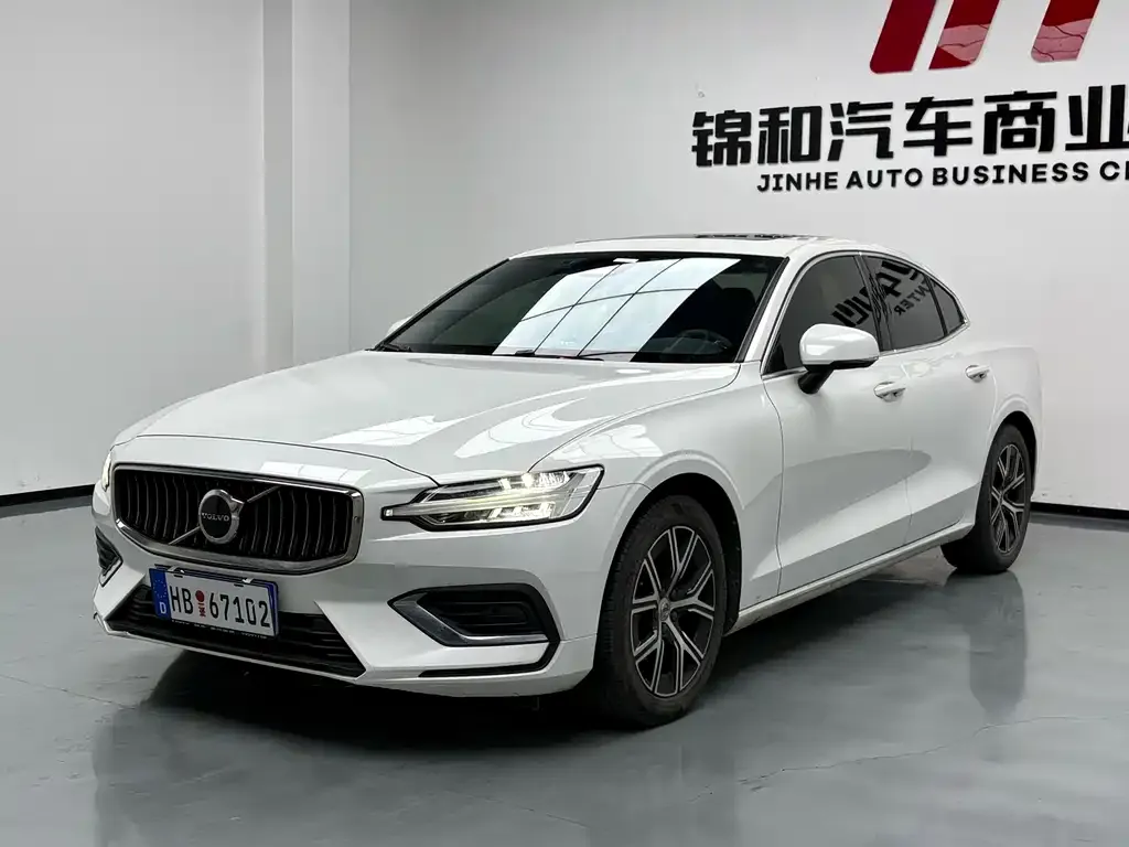 Volvo S60 — фото 1