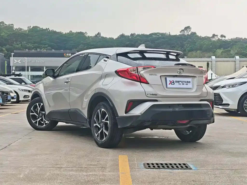 Toyota C-HR — фото 7