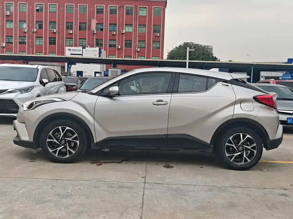 Toyota C-HR — фото 6