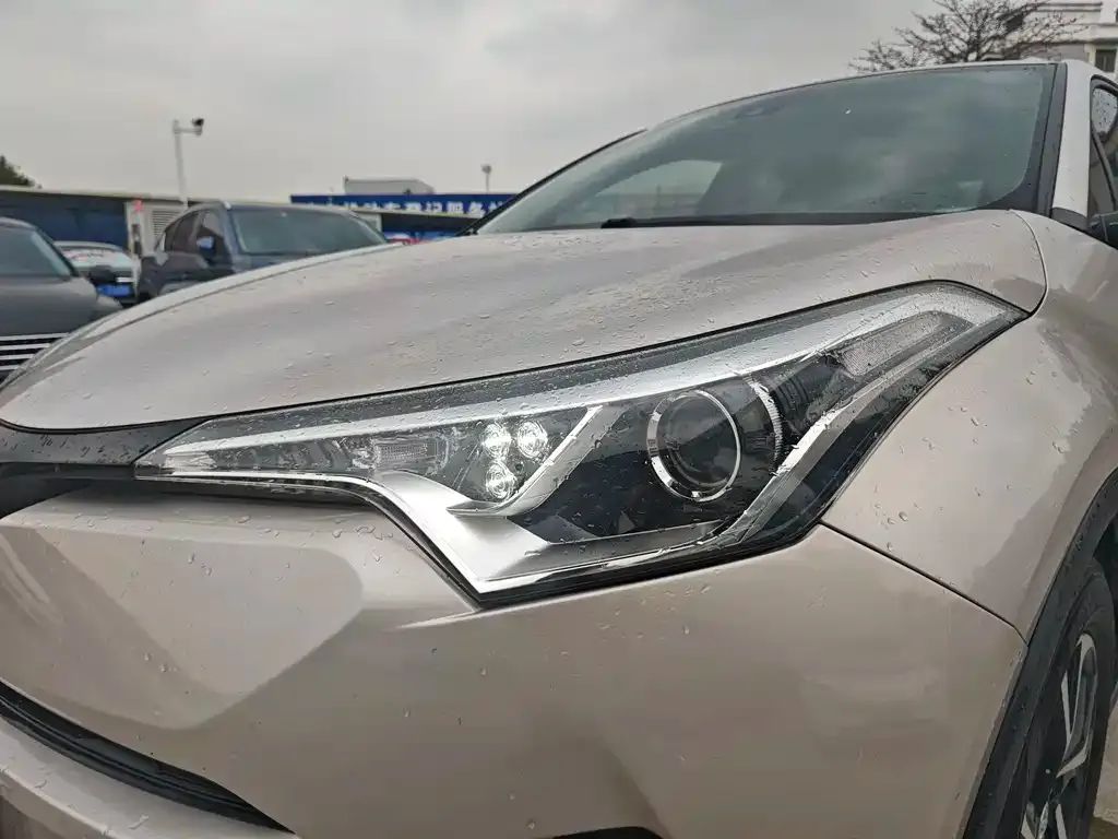 Toyota C-HR — фото 4
