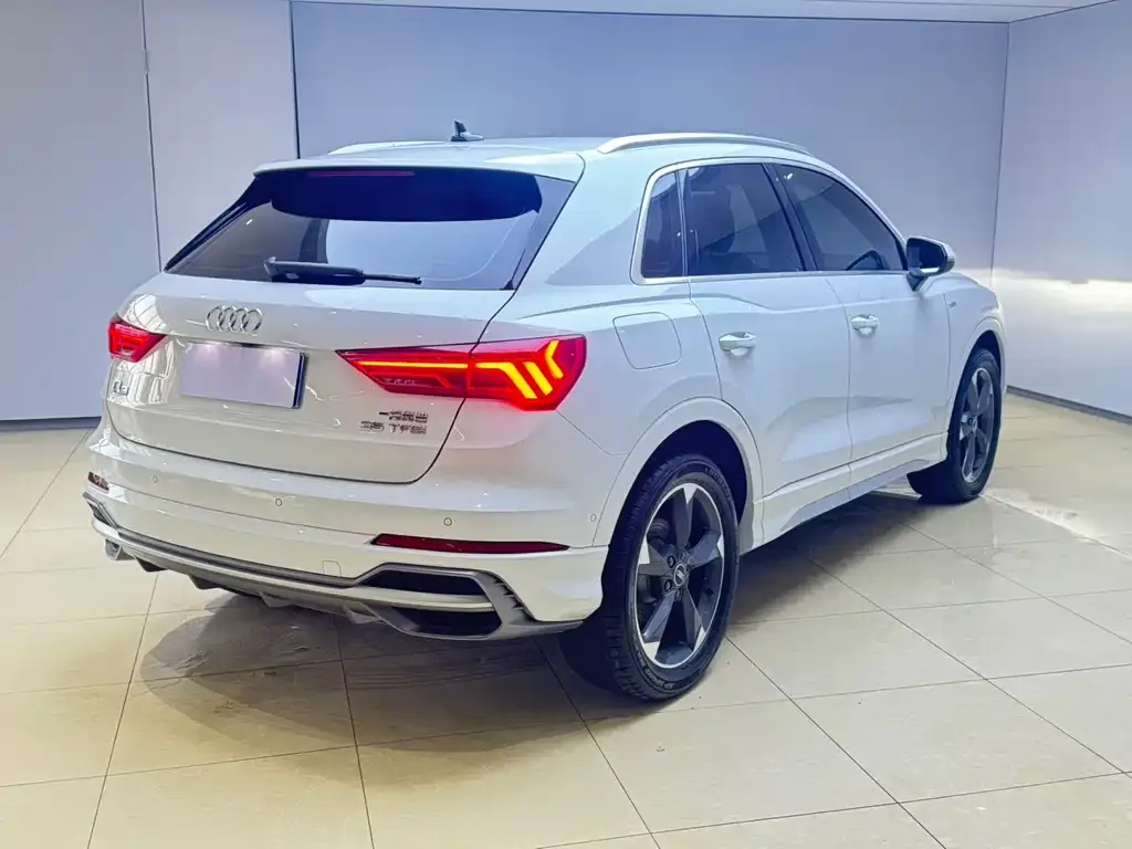 Audi Q3 — фото 7