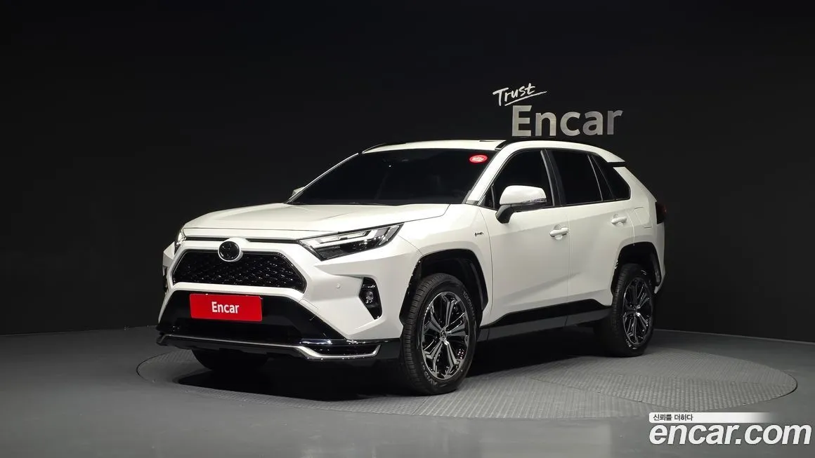 Toyota RAV4 — фото 1