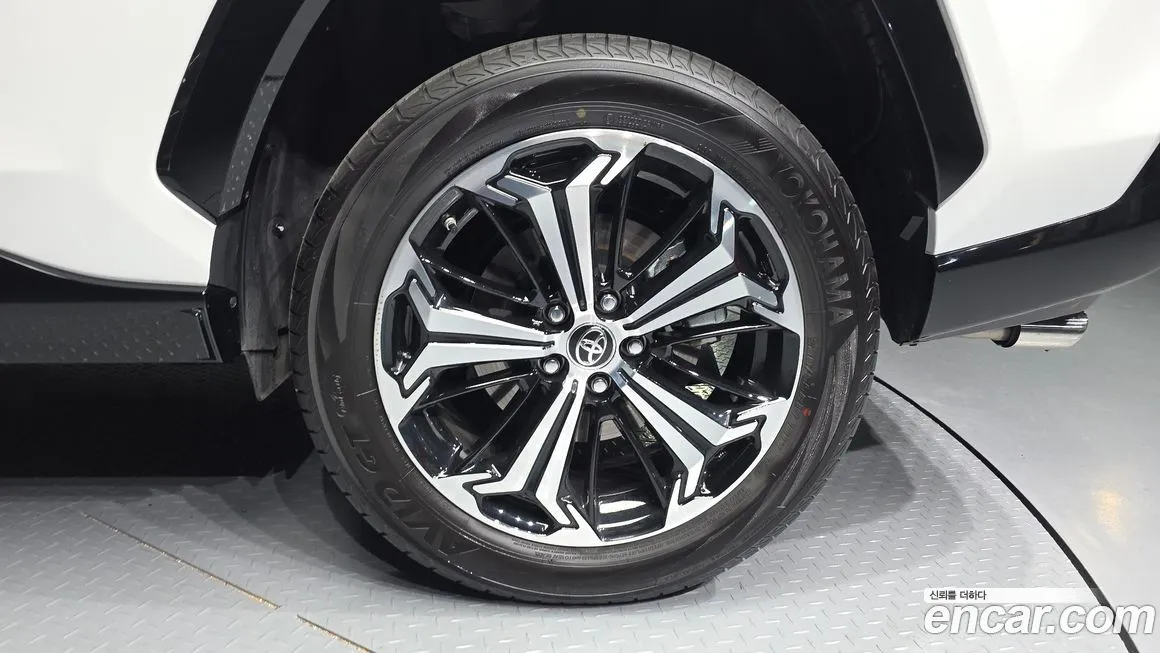 Toyota RAV4 — фото 10