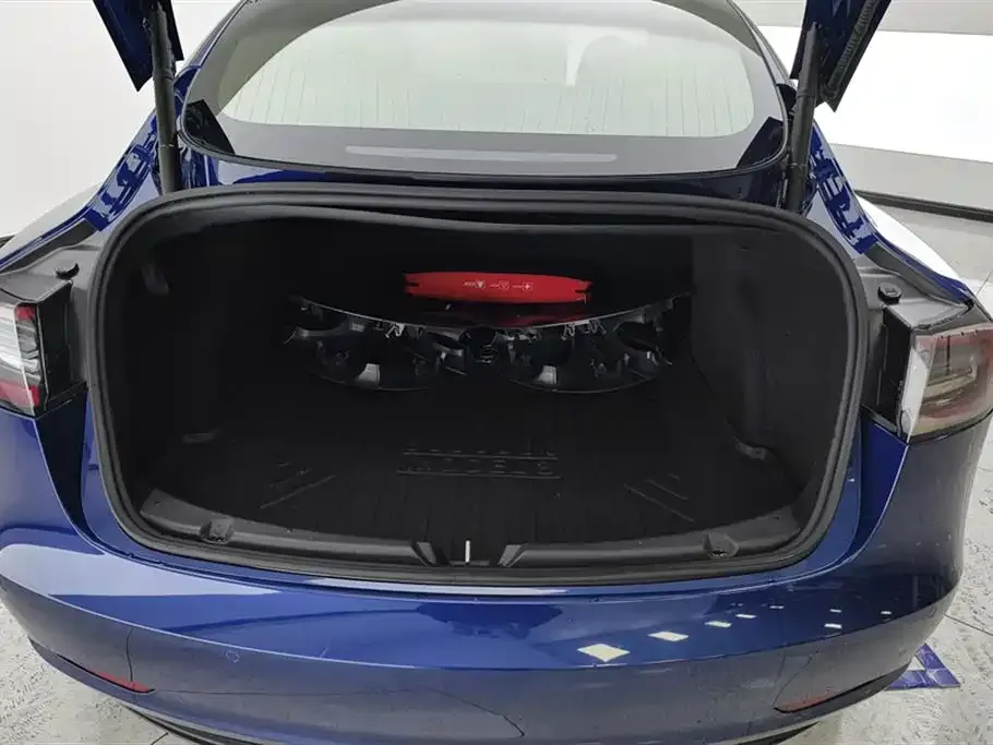 Tesla Model 3 — фото 10