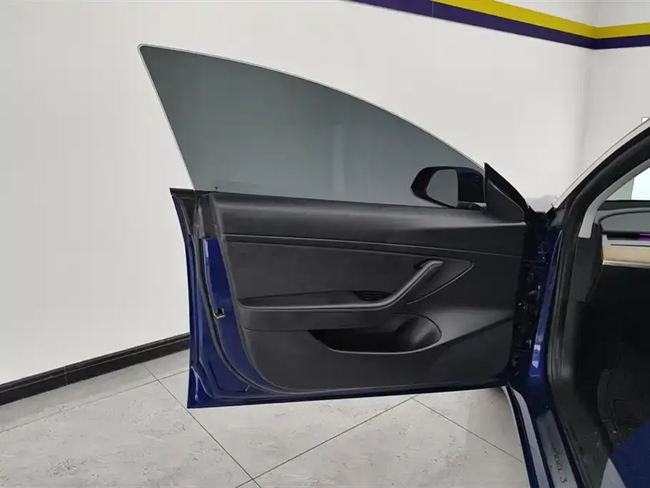 Tesla Model 3 — фото 2