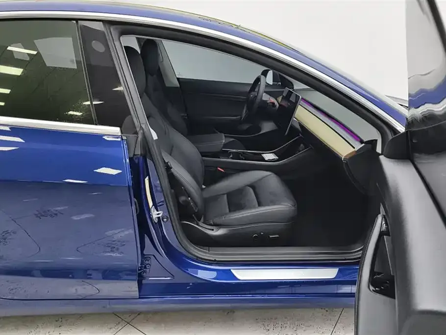 Tesla Model 3 — фото 4