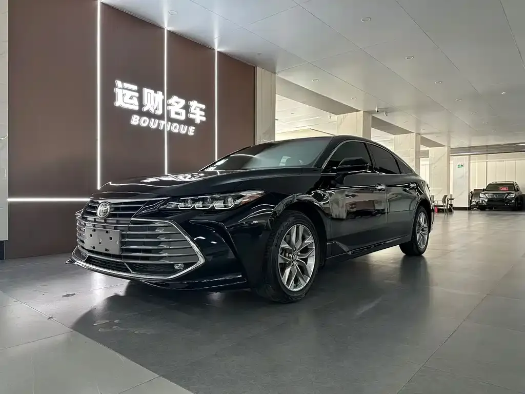 Toyota Avalon — фото 1