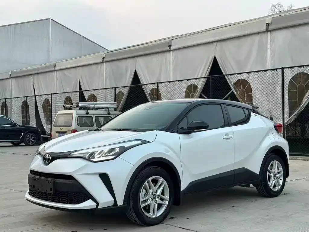 Toyota C-HR — фото 1