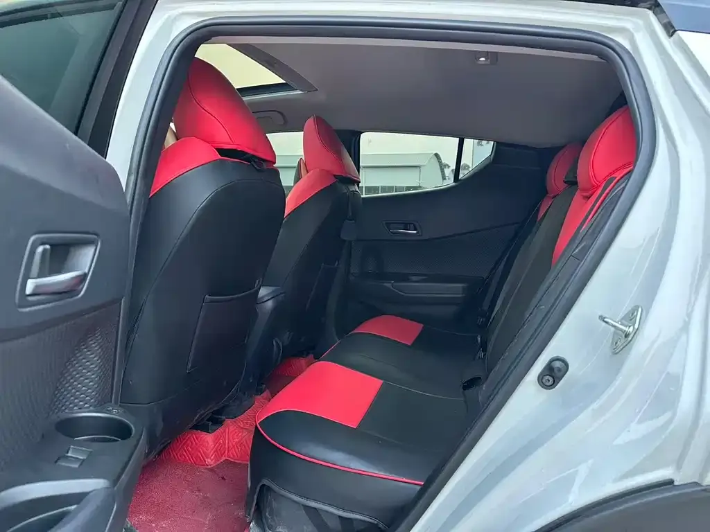Toyota C-HR — фото 4