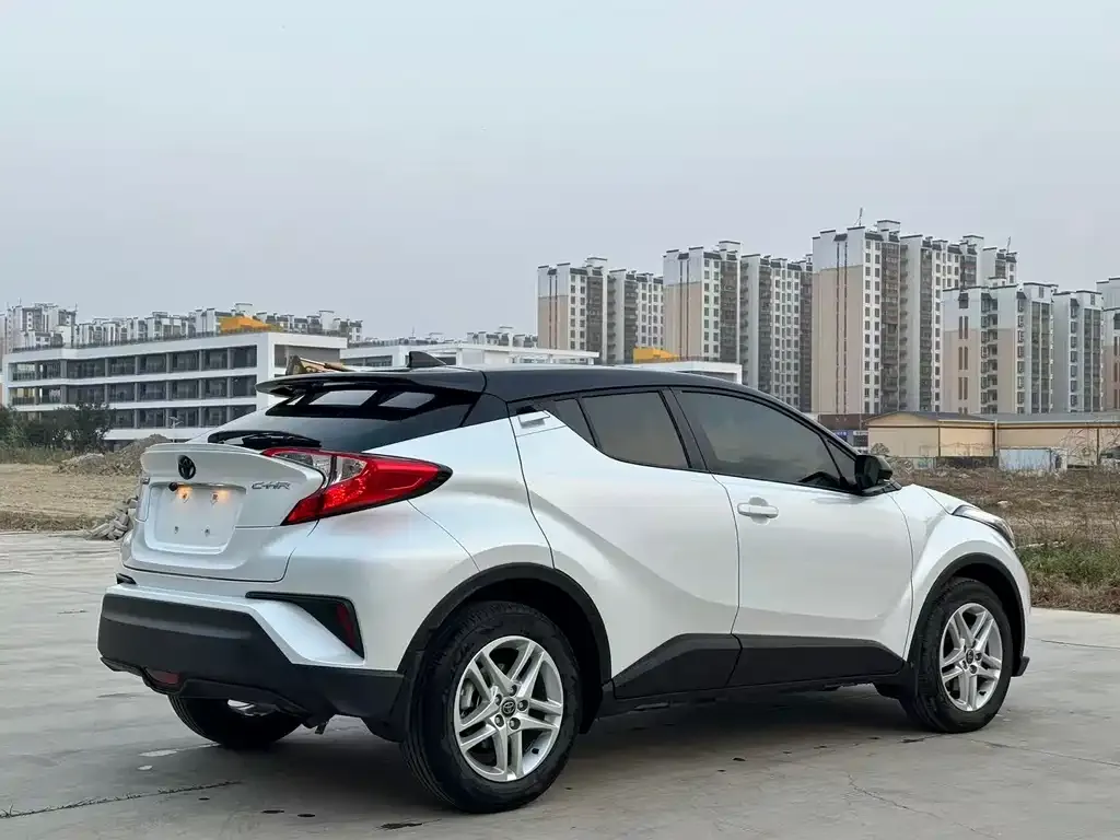 Toyota C-HR — фото 7