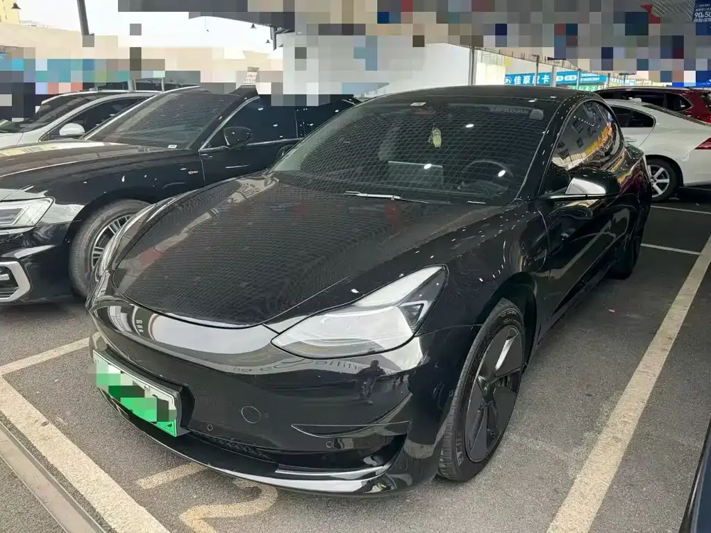 Tesla Model 3 — фото 1