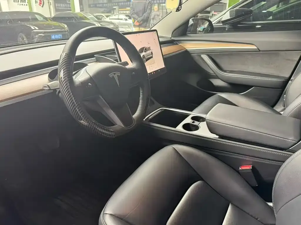 Tesla Model 3 — фото 4
