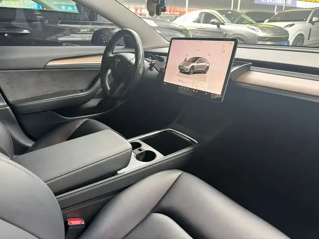 Tesla Model 3 — фото 3